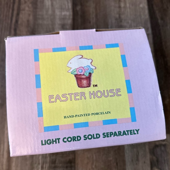 Easter House Hand-Painted Decoration - Picture 5 of 5